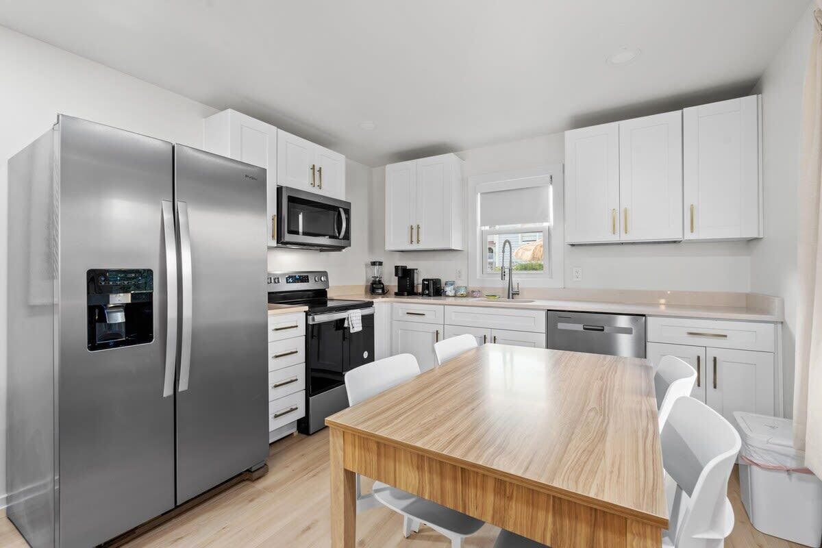 Sunny 2BR Near the Beach at Palm Court (#15)