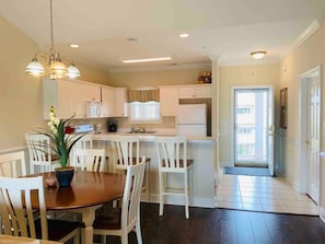 Fridge, microwave, oven, stovetop - The perfect location for your vacation! (Myrtle Beach)