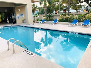 حمام سباحة