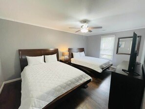 3 bedrooms, iron/ironing board, WiFi, bed sheets