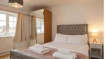 4 bedrooms, iron/ironing board, WiFi, bed sheets