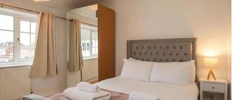 4 Schlafzimmer, Bügeleisen/Bügelbrett, WLAN, Bettwäsche