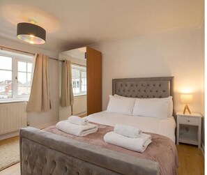 4 Schlafzimmer, Bügeleisen/Bügelbrett, WLAN, Bettwäsche