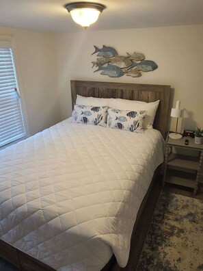 3 عدّة غرف نوم وواي فاي وملاءات أسرّة