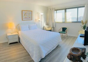 2 عدّة غرف نوم ومكواة/لوح كي وواي فاي وملاءات أسرّة