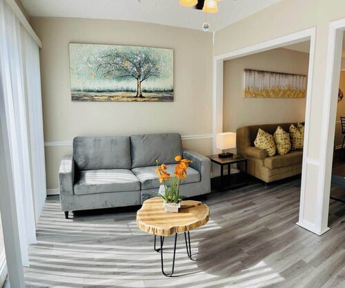 #C Beautiful condo at the Surfside area #C