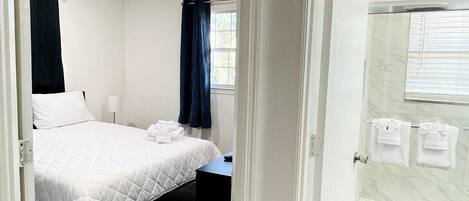 2 bedrooms, iron/ironing board, WiFi, bed sheets