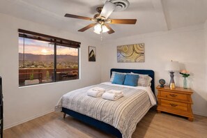 Desk, iron/ironing board, WiFi, bed sheets