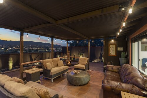 Cozy House on the Hill in Peaceful Joshua Tree