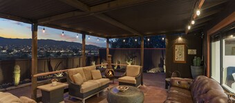 Cozy House on the Hill in Peaceful Joshua Tree