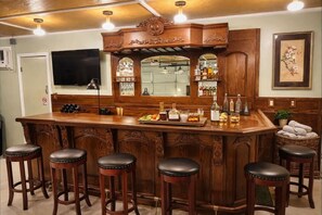 Bar (on property) - Cozy House on the Hill in Peaceful Joshua Tree (Joshua Tree)