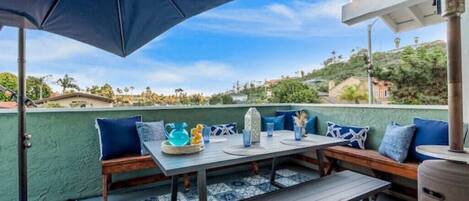 تناول الطعام بالخارج