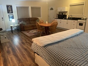 1 soverom, strykejern/-brett, wi-fi (inkludert) og sengetøy