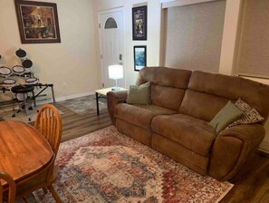 Smart TV - Residential Apartment w/Drumkit (Willowick)