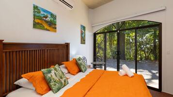 3 bedrooms, in-room safe, desk, iron/ironing board