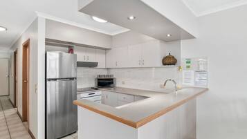 Réfrigérateur, micro-ondes, four, lave-vaisselle