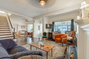 Living area - The Cottage and Castle (Chemainus)