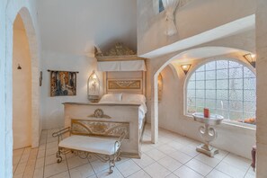 1 غرفة نوم ومكواة/لوح كي وواي فاي مجانًا وملاءات أسرّة