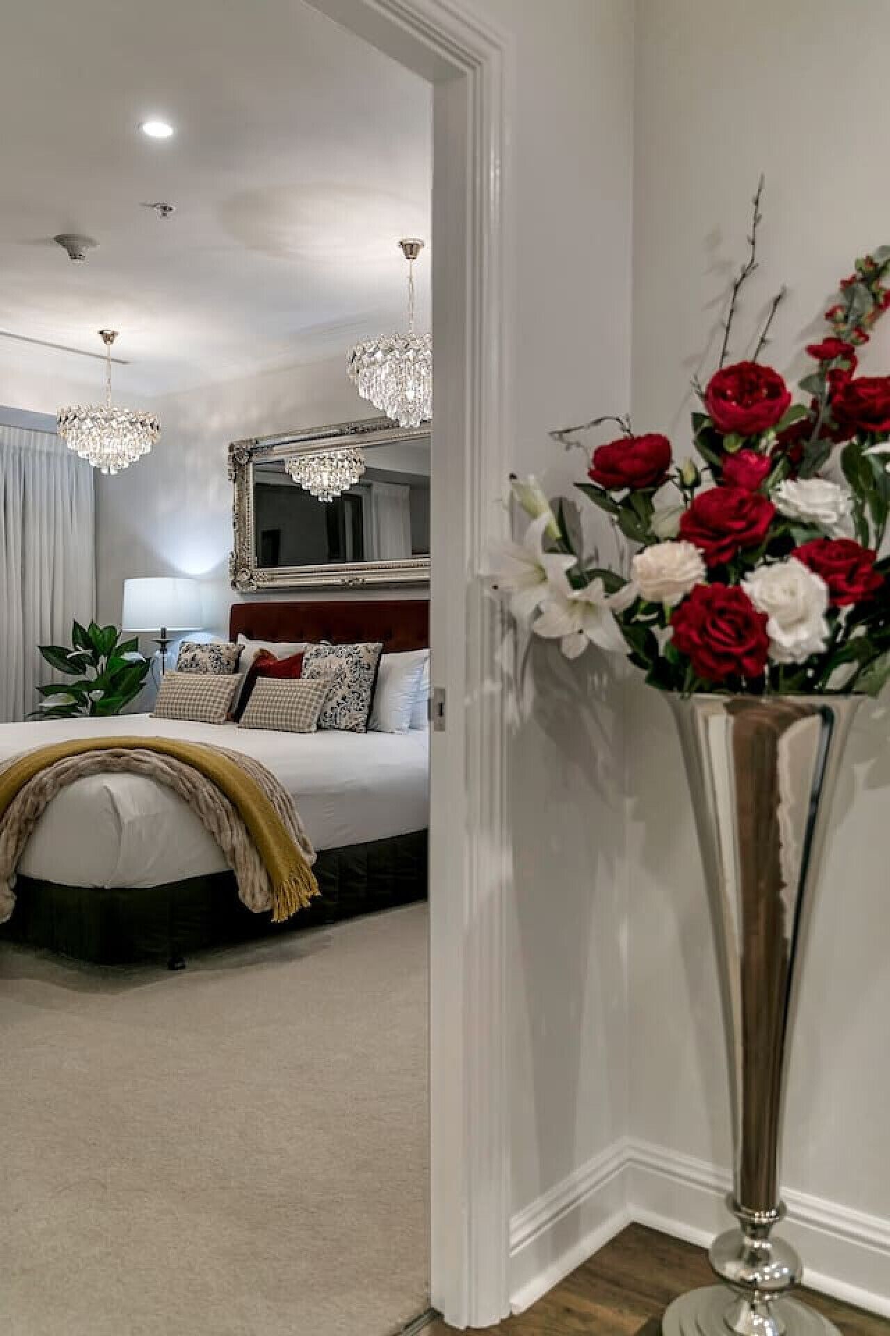 1 bedroom, desk, WiFi