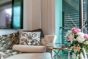 TV - Boutique Viaduct Hideaway (Auckland)