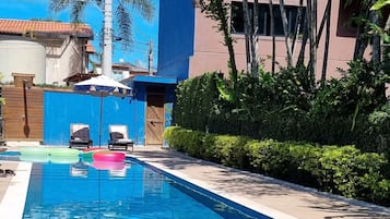 Outdoor pool, a heated pool, open open 24 hours a day, pool loungers