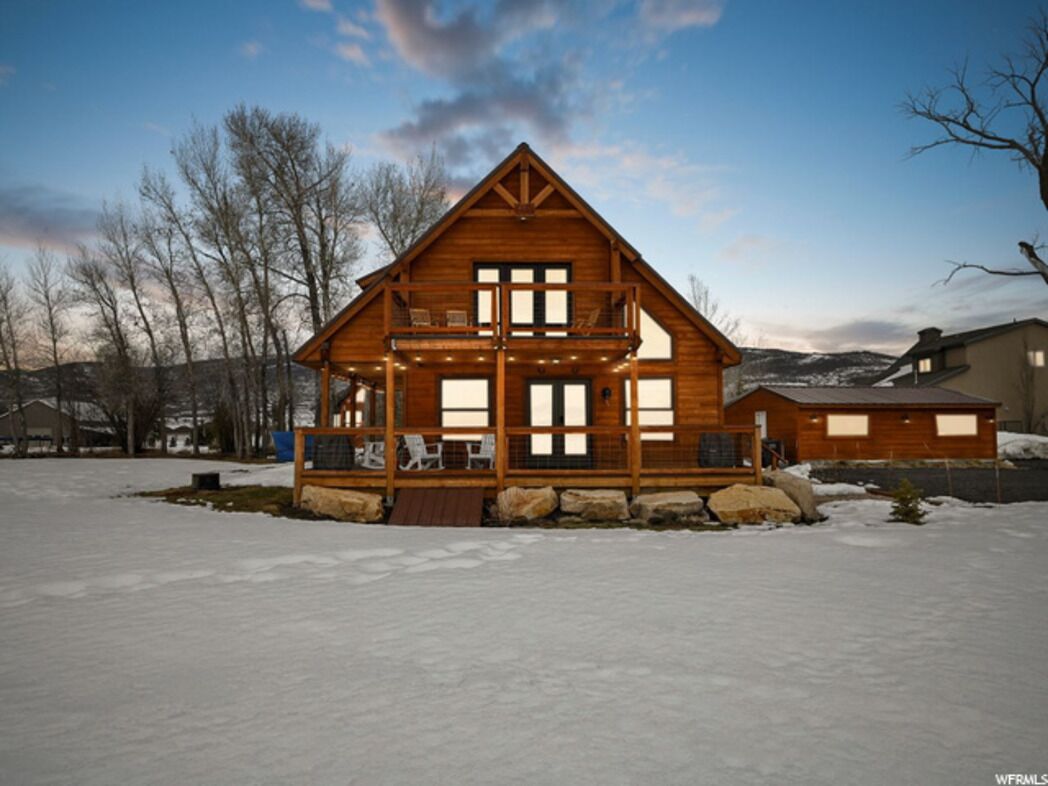 Private Cabin on 4 Acres, 28 Minutes to Park City,  Quick drive from SLC Inter  