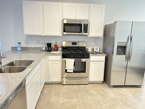 Fridge, microwave, oven, stovetop -  “Luxurious Home” Near the stadium (Phoenix)