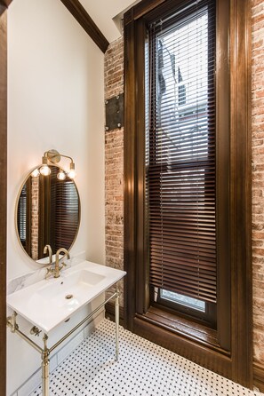 Hair dryer, towels - Welcome to the legendary Southern Turf Building in the heart of downtown Nashville, Tennessee! (Nashville)
