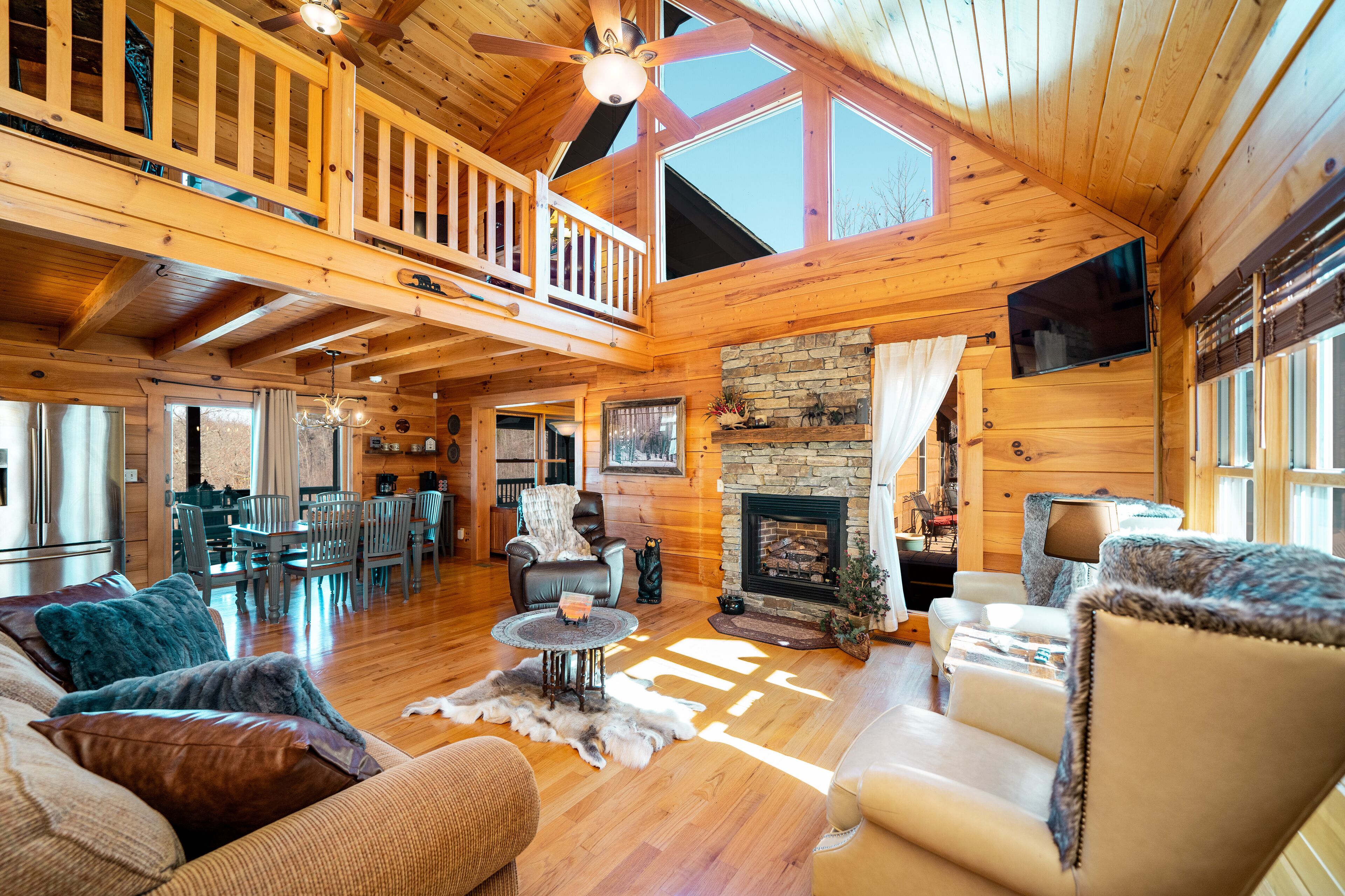 Large Mountain Home close to Lake James in Nebo, NC, 3 King beds!