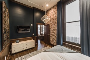 Iron/ironing board, free WiFi, bed sheets - Welcome to the legendary Southern Turf Building in the heart of downtown Nashville, Tennessee! (Nashville)