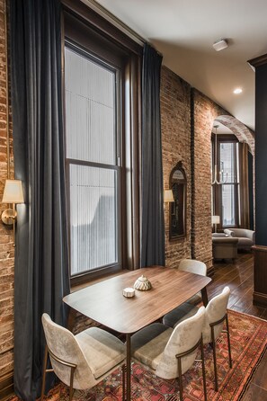 Dining - Welcome to the legendary Southern Turf Building in the heart of downtown Nashville, Tennessee! (Nashville)