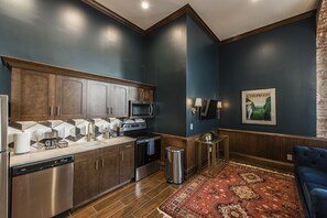 Fridge, microwave, oven, stovetop - Welcome to the legendary Southern Turf Building in the heart of downtown Nashville, Tennessee! (Nashville)