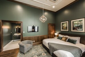 3 bedrooms, iron/ironing board, free WiFi, bed sheets - Welcome to the legendary Southern Turf Building in the heart of downtown Nashville, Tennessee! (Nashville)