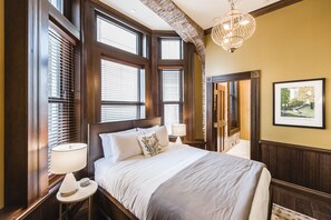 Iron/ironing board, free WiFi, bed sheets - Welcome to the legendary Southern Turf Building in the heart of downtown Nashville, Tennessee! (Nashville)