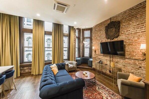 Smart TV, printers - Welcome to the legendary Southern Turf Building in the heart of downtown Nashville, Tennessee! (Nashville)