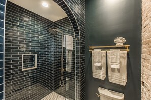 Hair dryer, towels - Welcome to the legendary Southern Turf Building in the heart of downtown Nashville, Tennessee! (Nashville)