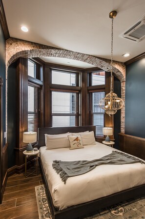 Iron/ironing board, free WiFi, bed sheets - Welcome to the legendary Southern Turf Building in the heart of downtown Nashville, Tennessee! (Nashville)