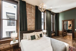 Iron/ironing board, free WiFi, bed sheets - Welcome to the legendary Southern Turf Building, a historic gem located in downtown Nashville. (Nashville)