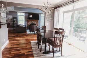 Dining - ★Lakefront Home Gaston Getaway★6 BDR★BBQ★Sleep 22 (Bracey)