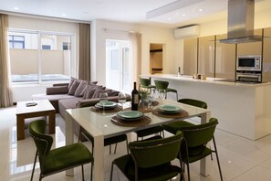 Dining - Duplex Maisonette Sliema with Jacuzzi by ArcoBnb (Tas-Sliema)