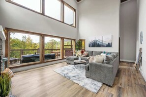 Smart TV, chimenea, videojuegos