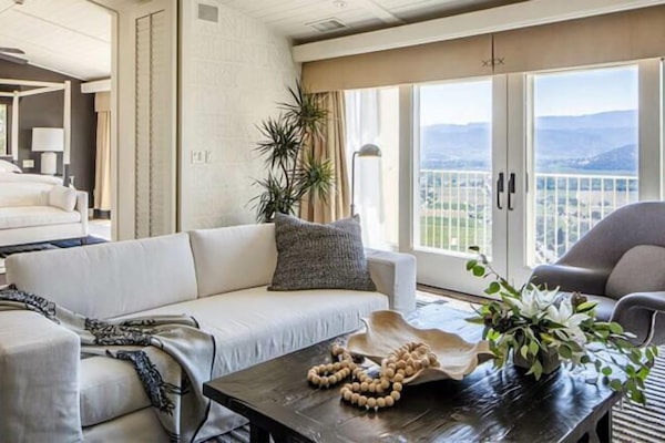 Suite (Robert Louis Stevenson) | Living area | Flat-screen TV, fireplace, pay movies, streaming services