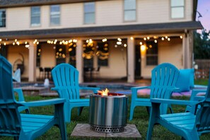 Terrace/patio - Two Houses, Two Pools 2x the Fun! (Round Rock)