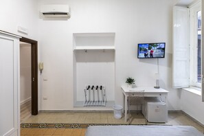 Standard Room | Meja, kalis bunyi, Wi-fi percuma 