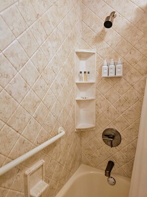 Hair dryer, towels, soap, shampoo - Peaceful Oasis Steps from Mohegan Sun (Norwich)