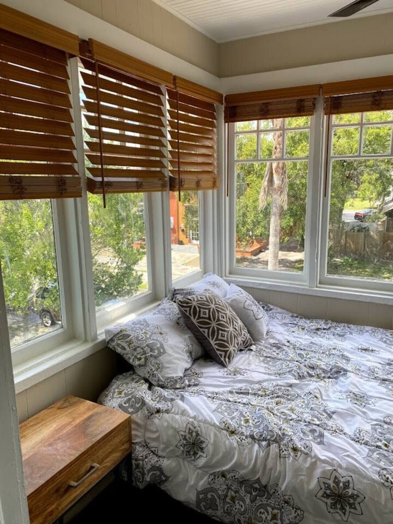 1 habitación, escritorio, tabla de planchar con plancha y wifi gratis 
