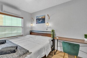 1 habitación, escritorio, tabla de planchar con plancha y wifi