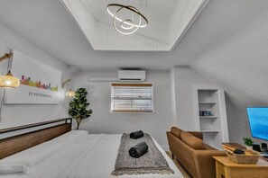 1 habitación, escritorio, tabla de planchar con plancha y wifi 