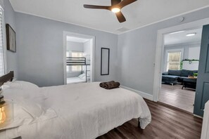 3 bedrooms, desk, iron/ironing board, WiFi