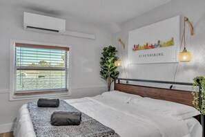 1 bedroom, desk, iron/ironing board, WiFi